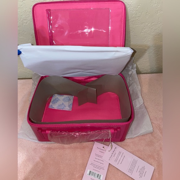 HP🎉BEIS x BARBIE The Cosmetic Case
IN BARBIE™ PINK - Picture 5 of 16